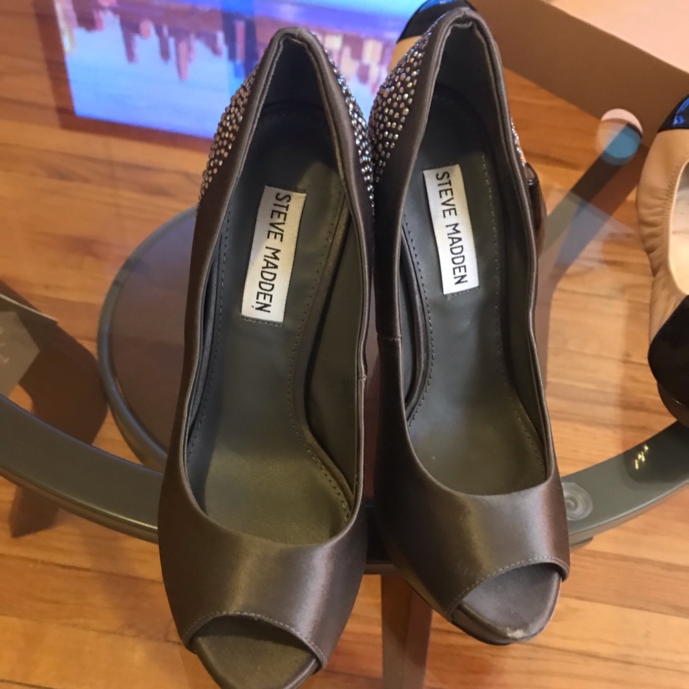 High heels gray with rhinestones